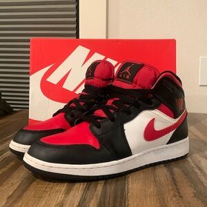Nike Air Jordan 1 Mid Fire Red White Black Grade School Youth Size 7